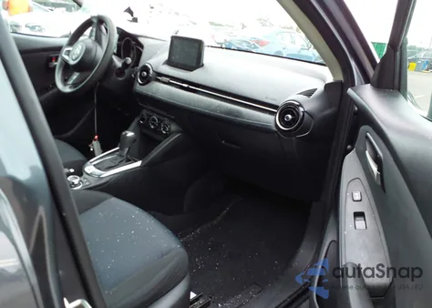 2019 Toyota Yaris Le z USA, uszkodzony, nr VIN 3MYDLBYV3KY520708